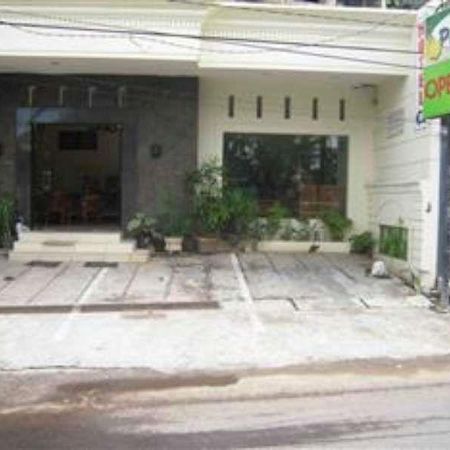 Hotel Paprica 1 Surabaya Buitenkant foto